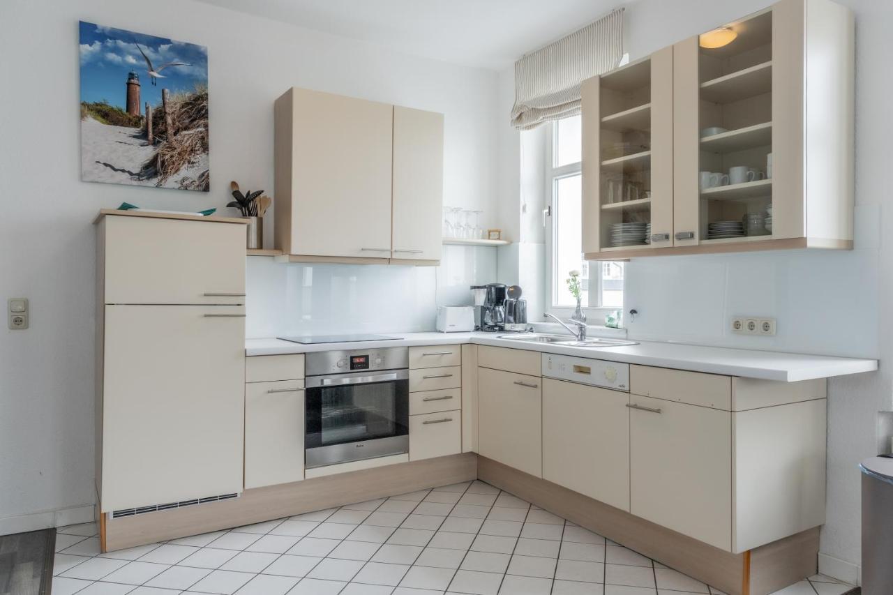 Strandnahe 2-Raum-Ferienwohnung Im Zentrum - Residenz Strandeck Fewo 02 Goehren (Ruegen) Exterior foto